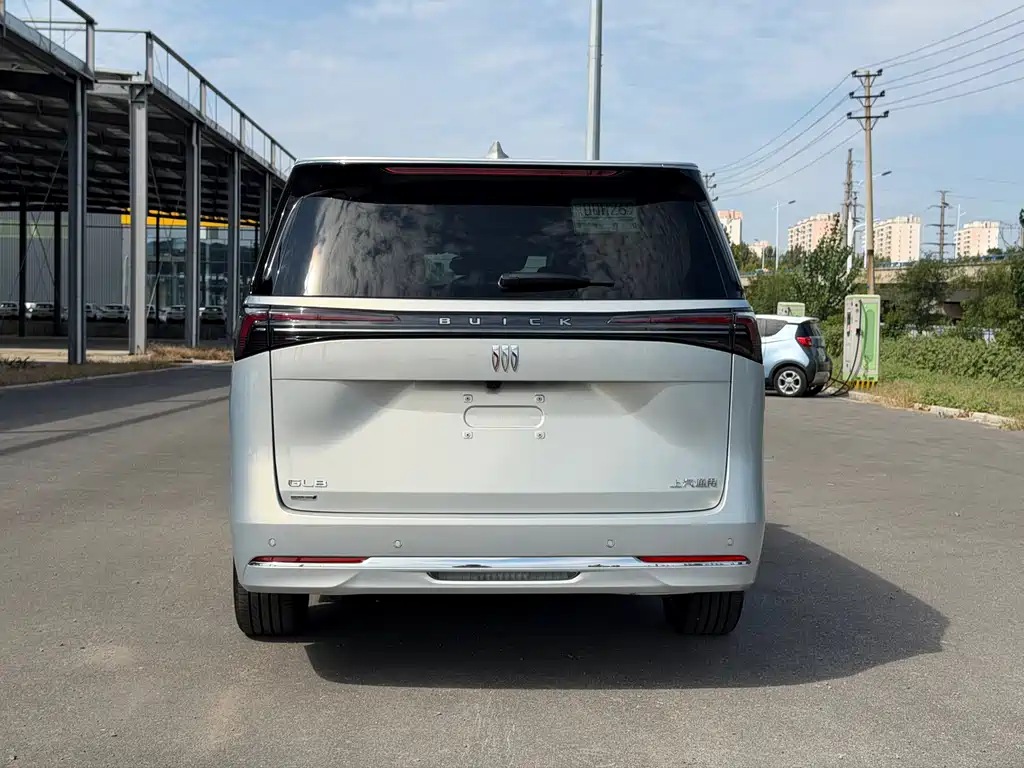 Buick GL8 Hybrid — миниатюра 3