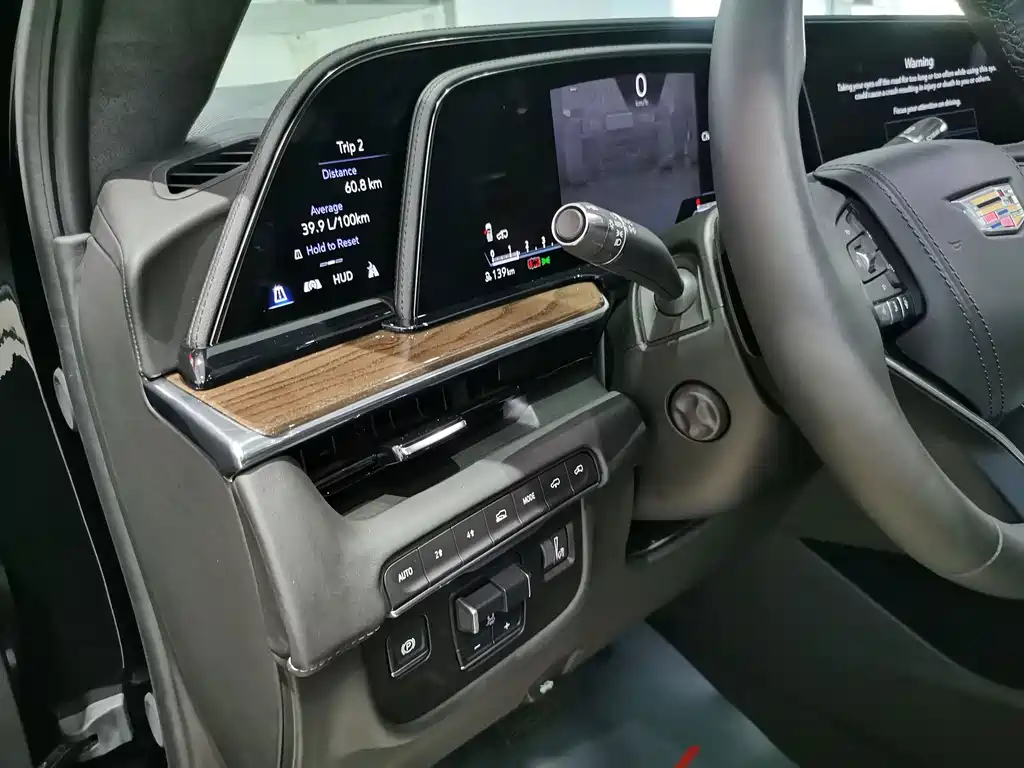 Cadillac Escalade — миниатюра 10