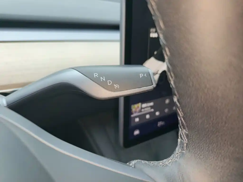 Tesla Model Y — миниатюра 14