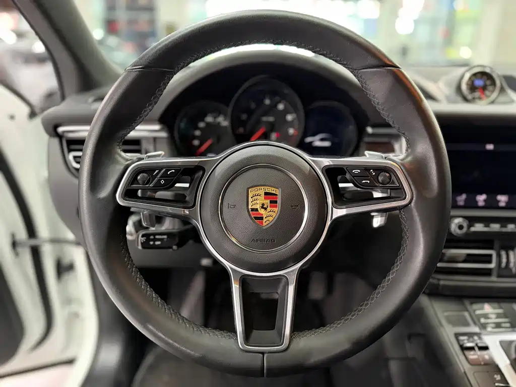 Porsche Macan — миниатюра 8