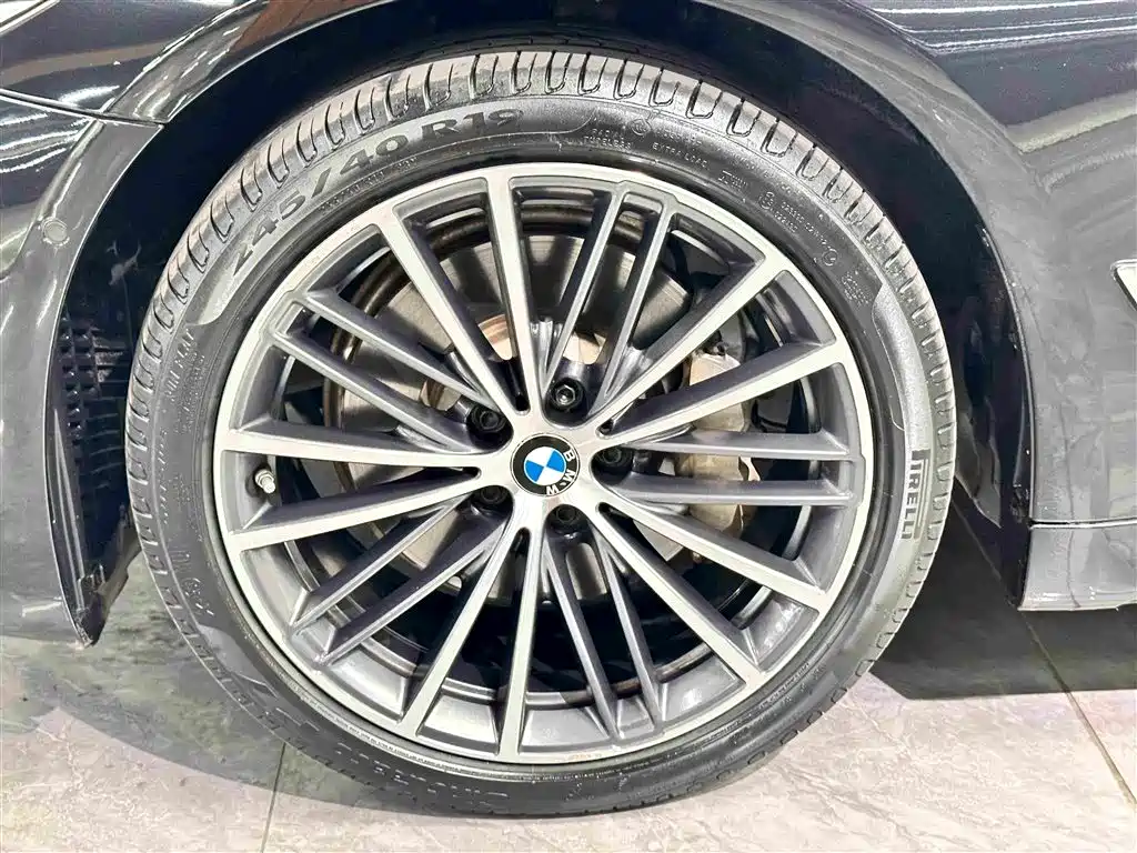 BMW 5 Series — миниатюра 23