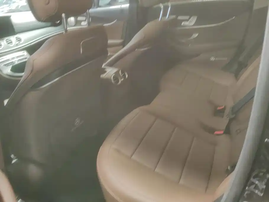 Mercedes-Benz E-Class — миниатюра 11