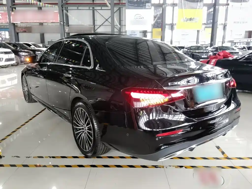 Mercedes-Benz E-Class — миниатюра 5