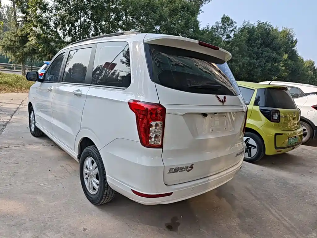 Wuling Hongguang — миниатюра 5