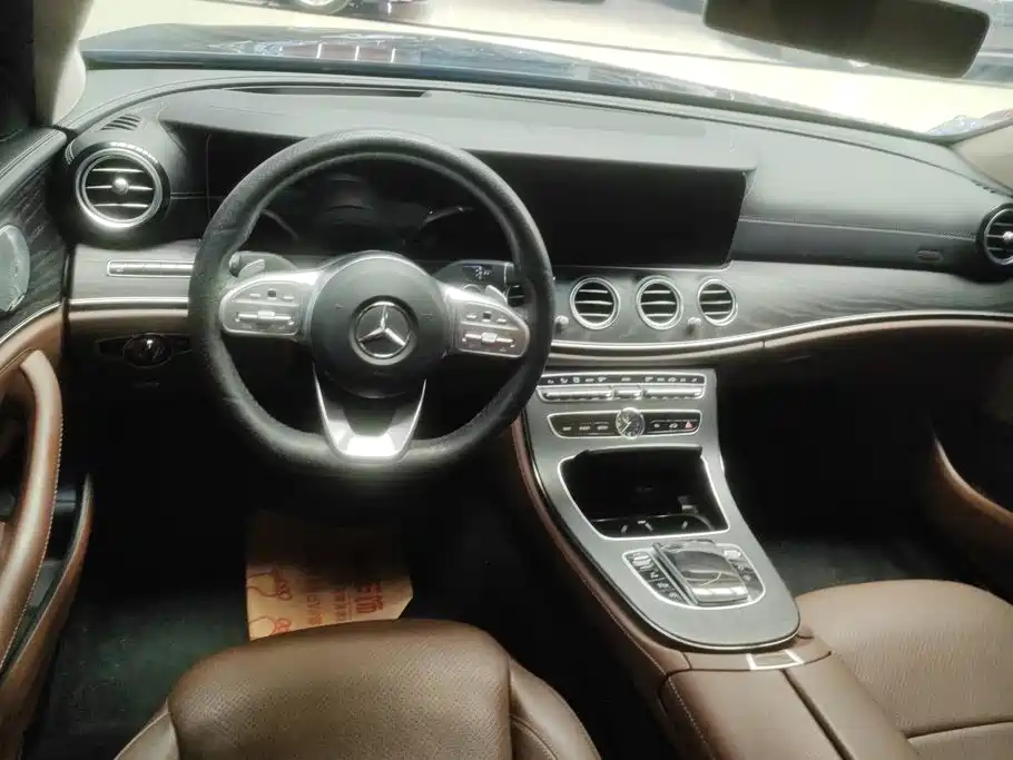 Mercedes-Benz E-Class — миниатюра 12