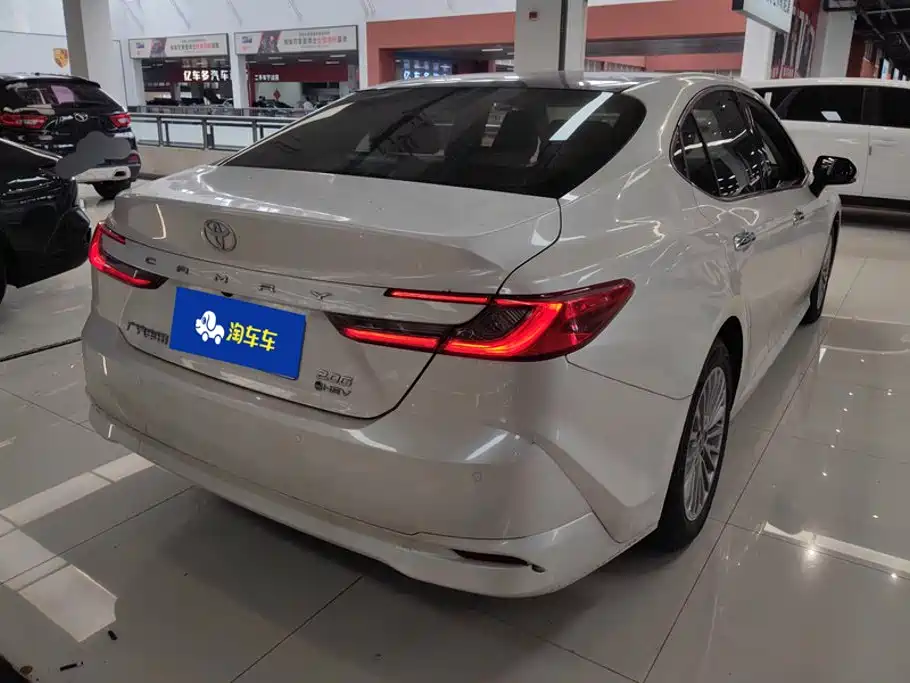Toyota Camry — миниатюра 3