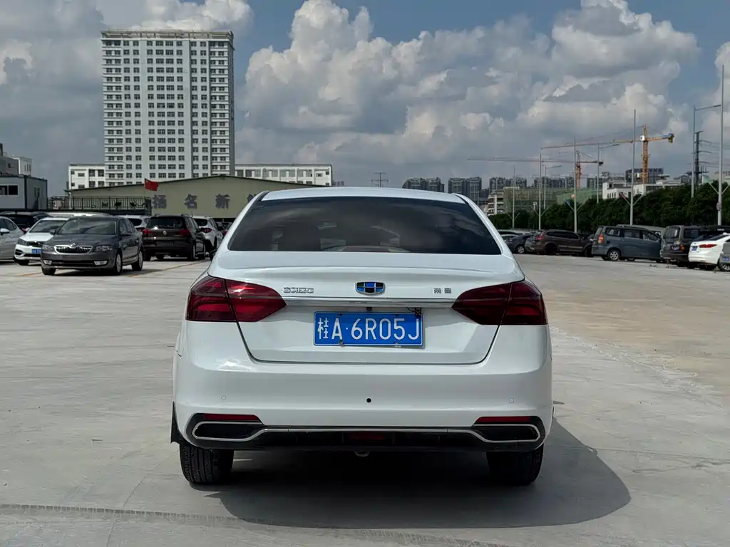 Geely Emgrand — миниатюра 6