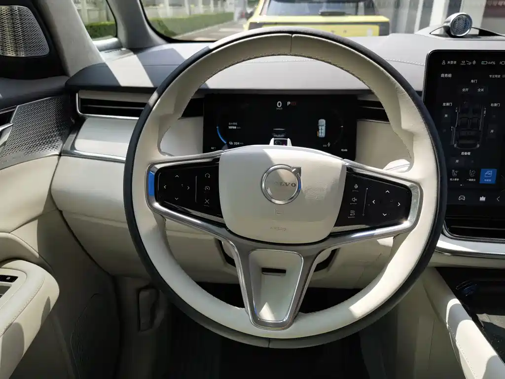 Volvo EM90 — миниатюра 18