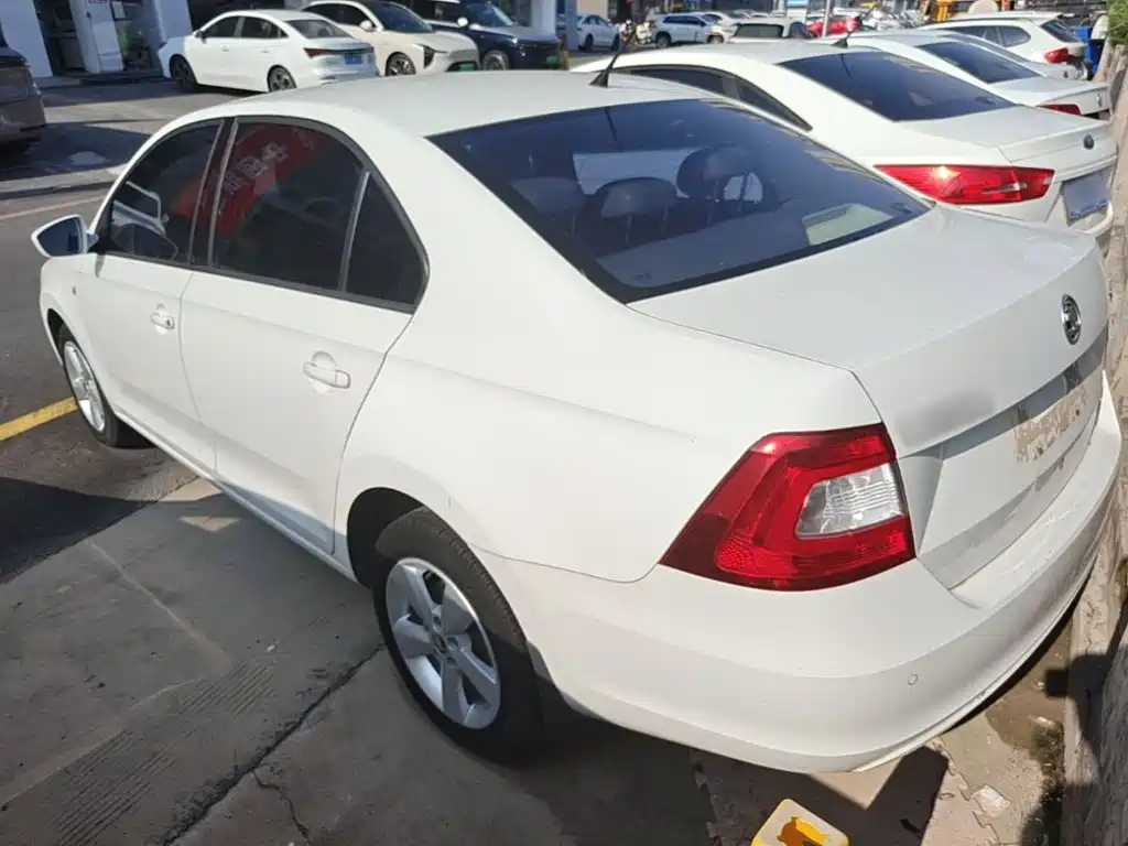 Skoda Rapid — миниатюра 5