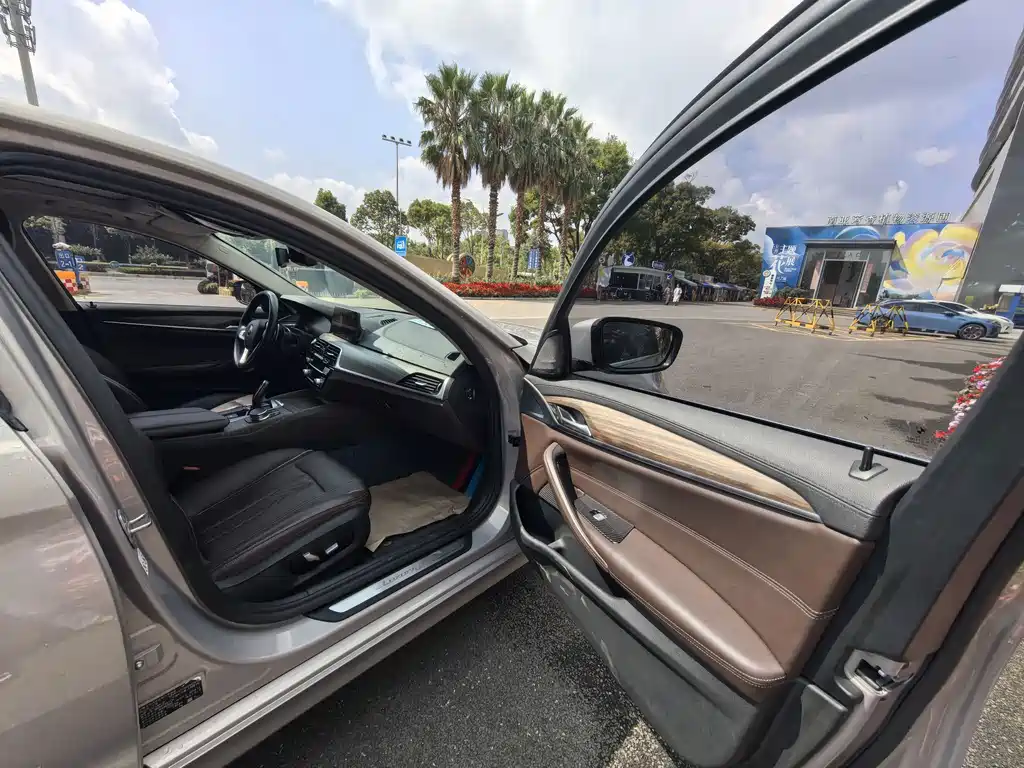BMW 5 Series — миниатюра 17