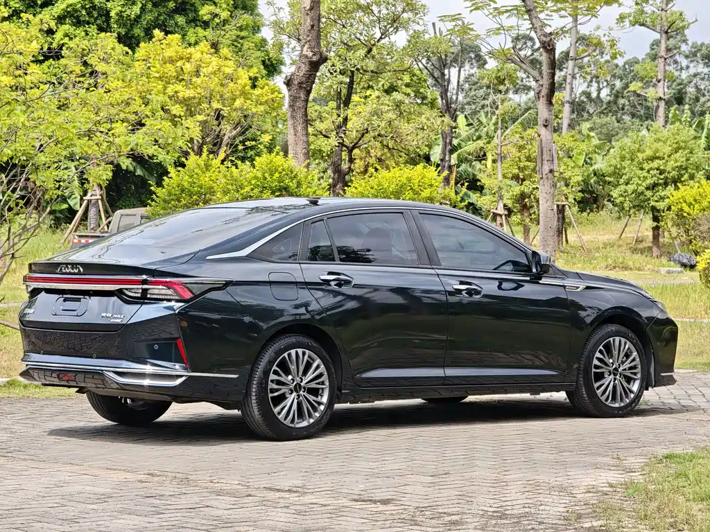 DONGFENG YI HYUN MAX