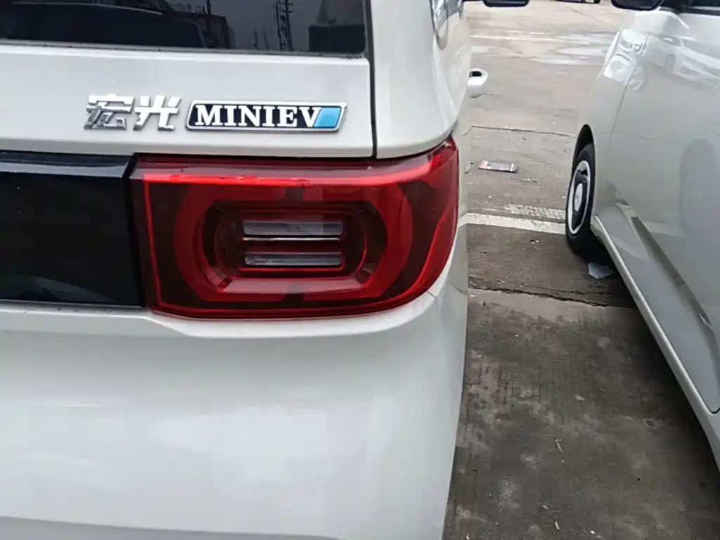 Wuling MINIEV — миниатюра 8