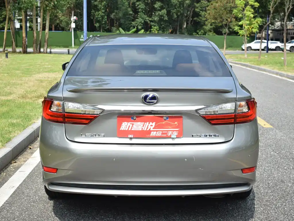 Lexus ES 2015 300h Comfort