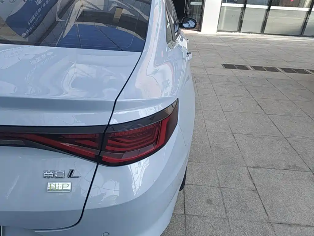 Geely L HiP — миниатюра 8