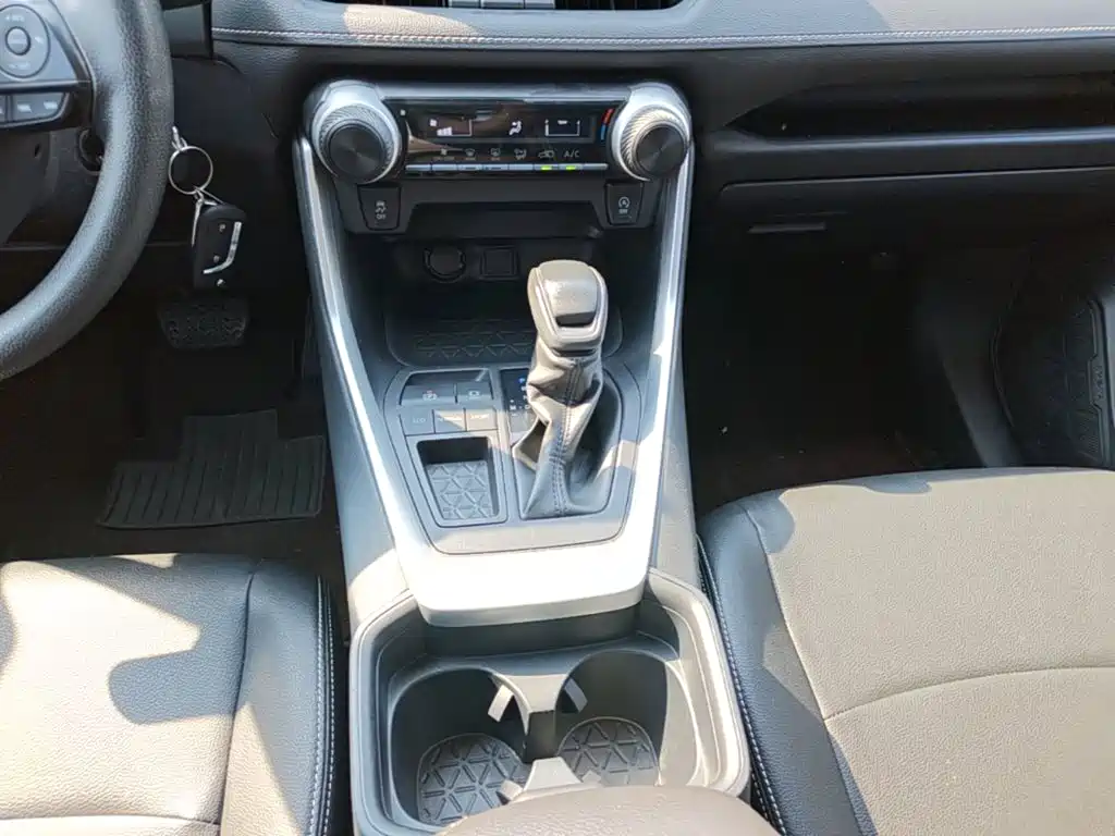 Toyota RAV4 — миниатюра 14