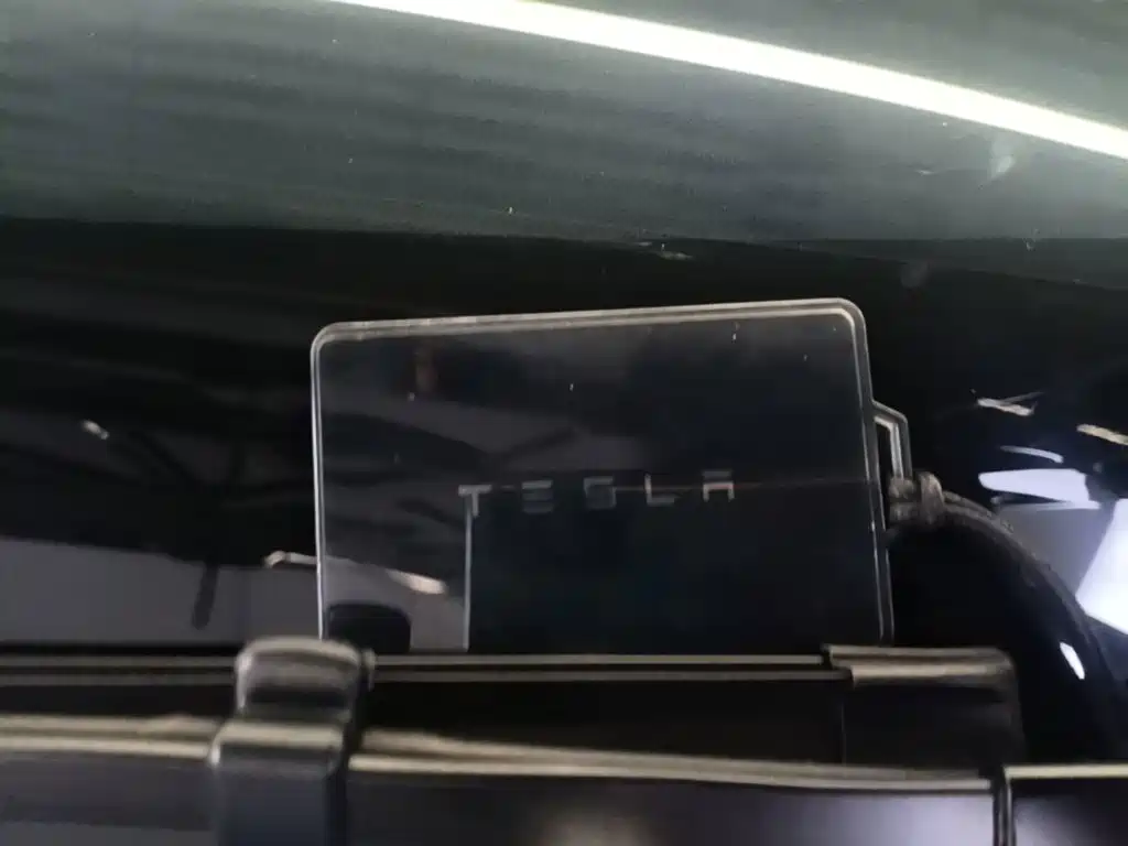 Tesla Model 3 — миниатюра 9