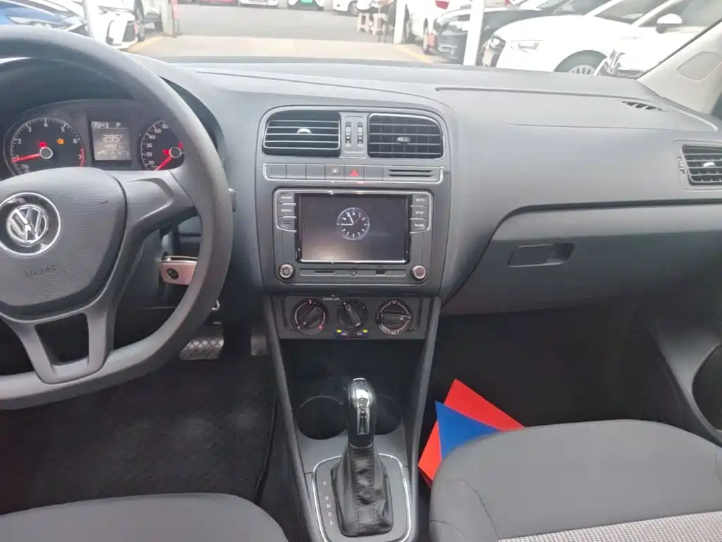 Volkswagen Polo — миниатюра 13