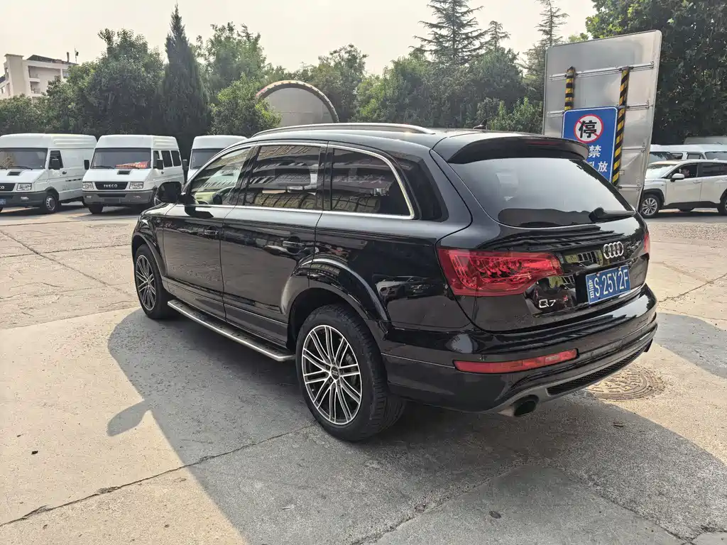 Audi Q7 — миниатюра 6