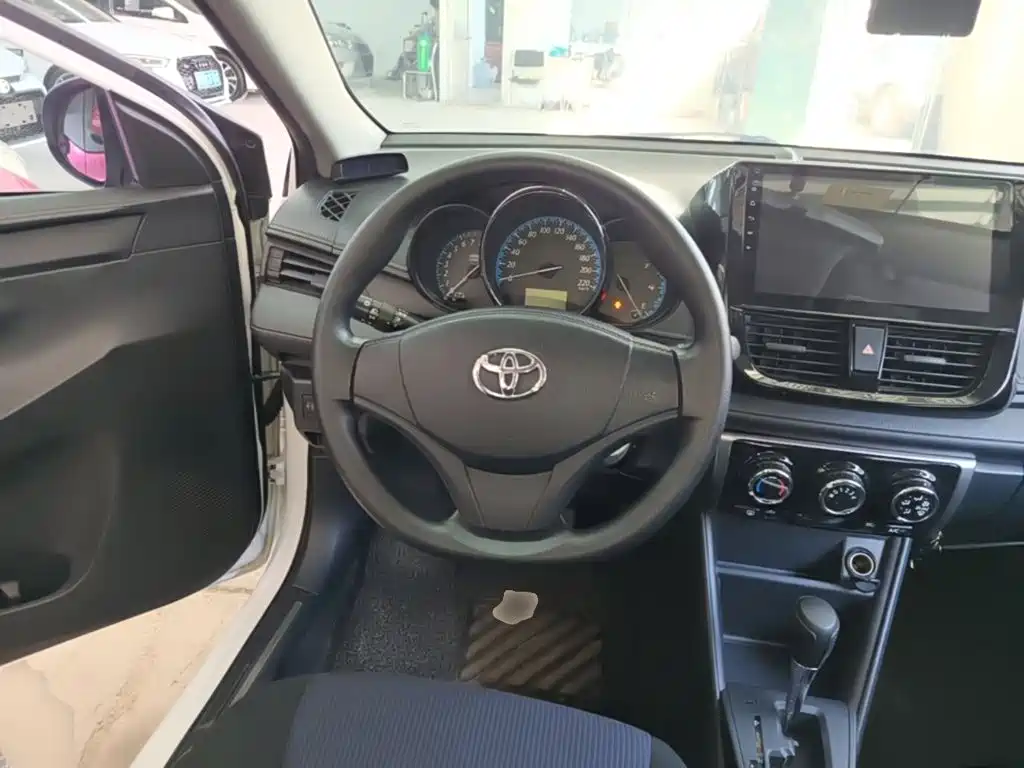 Toyota Yaris L — миниатюра 11