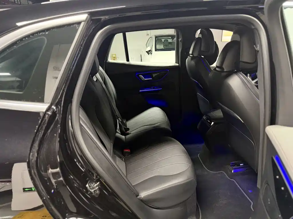 Mercedes-Benz EQE SUV — миниатюра 7