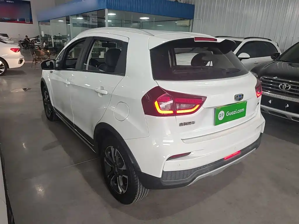 Geely Vision X3 — миниатюра 5