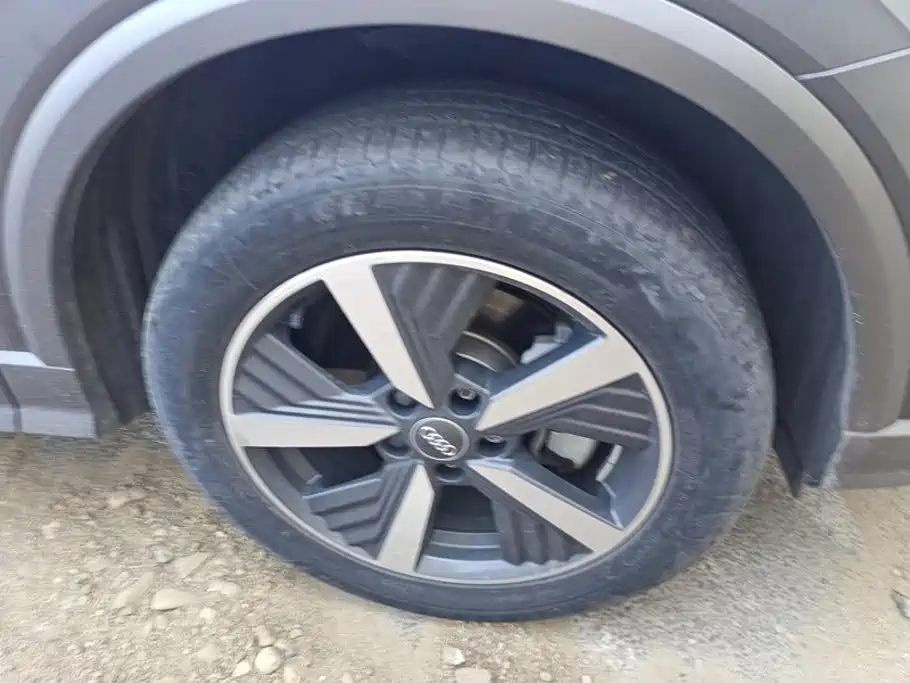 Audi Q2L e-tron — миниатюра 6