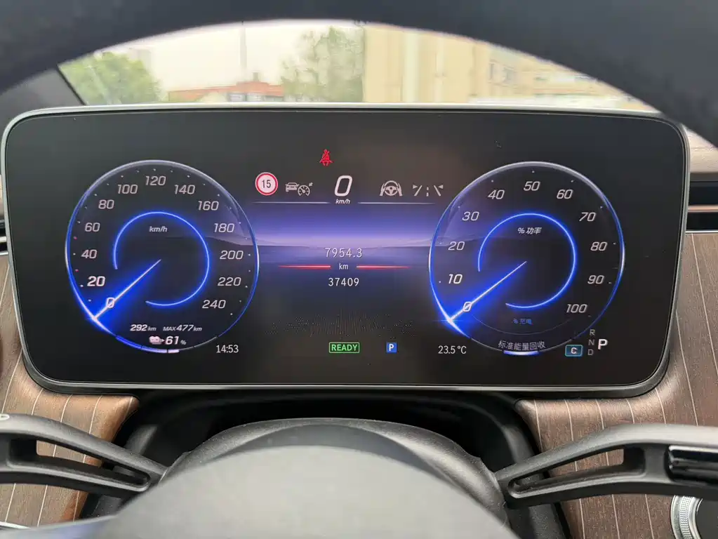 Mercedes-Benz EQE SUV — миниатюра 7