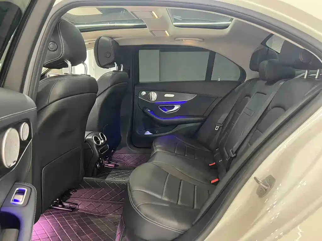 Mercedes-Benz C-Class — миниатюра 6