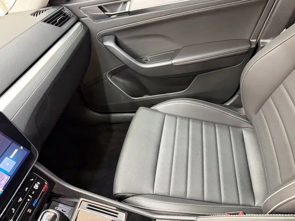 Skoda Superb — миниатюра 13