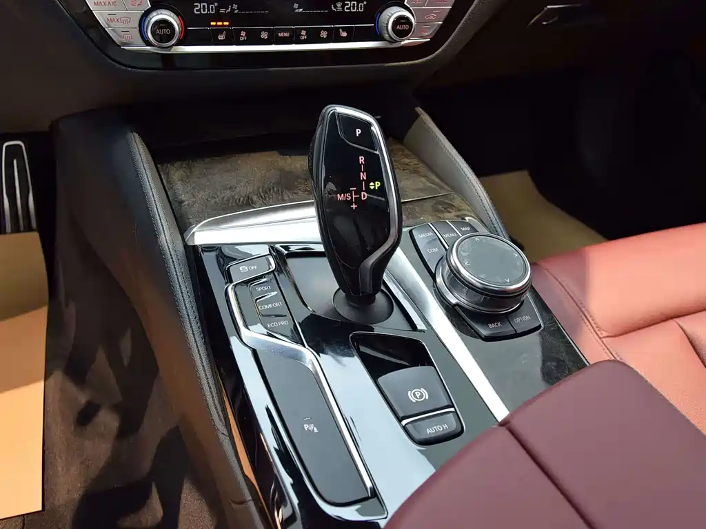 BMW 5 Series — миниатюра 12