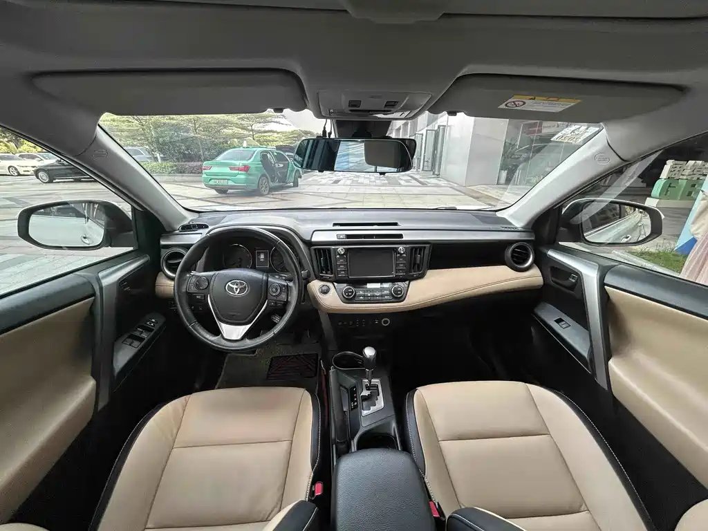 Toyota RAV4 — миниатюра 9