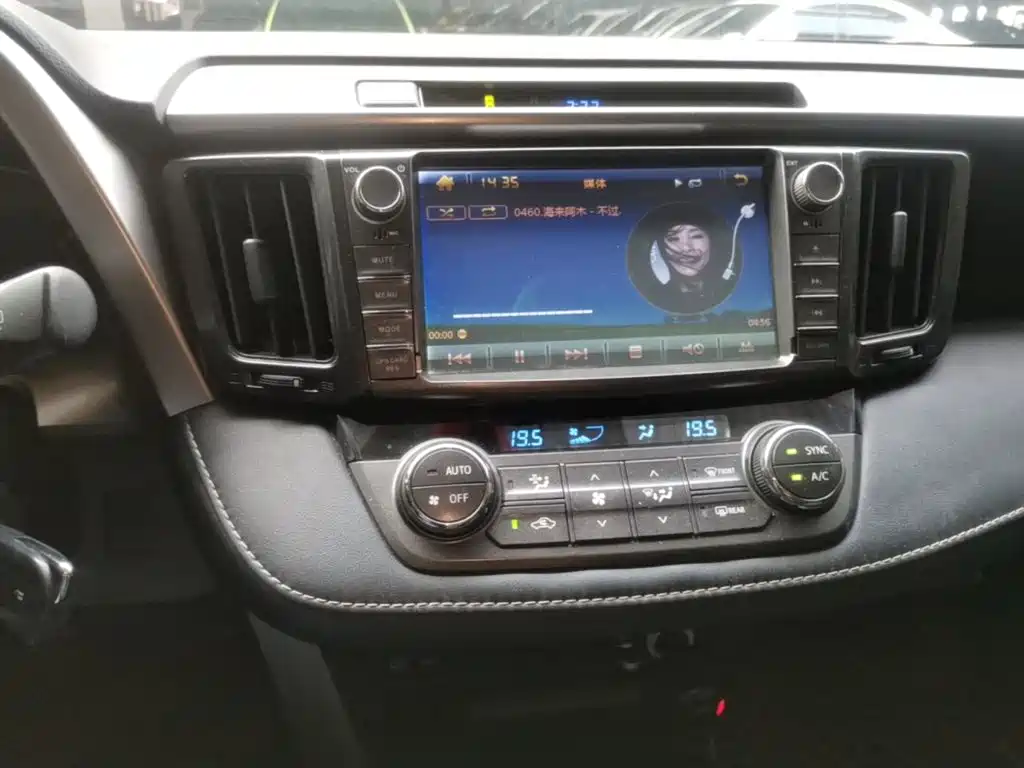 Toyota RAV4 — миниатюра 13
