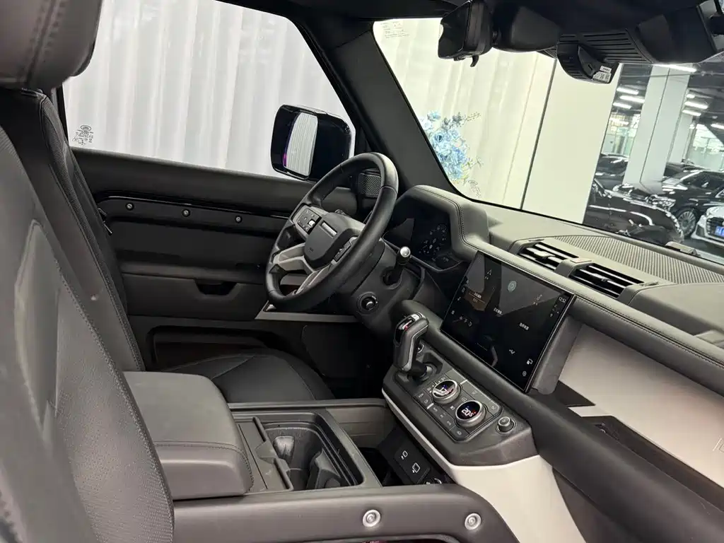 Land Rover Defender — миниатюра 9