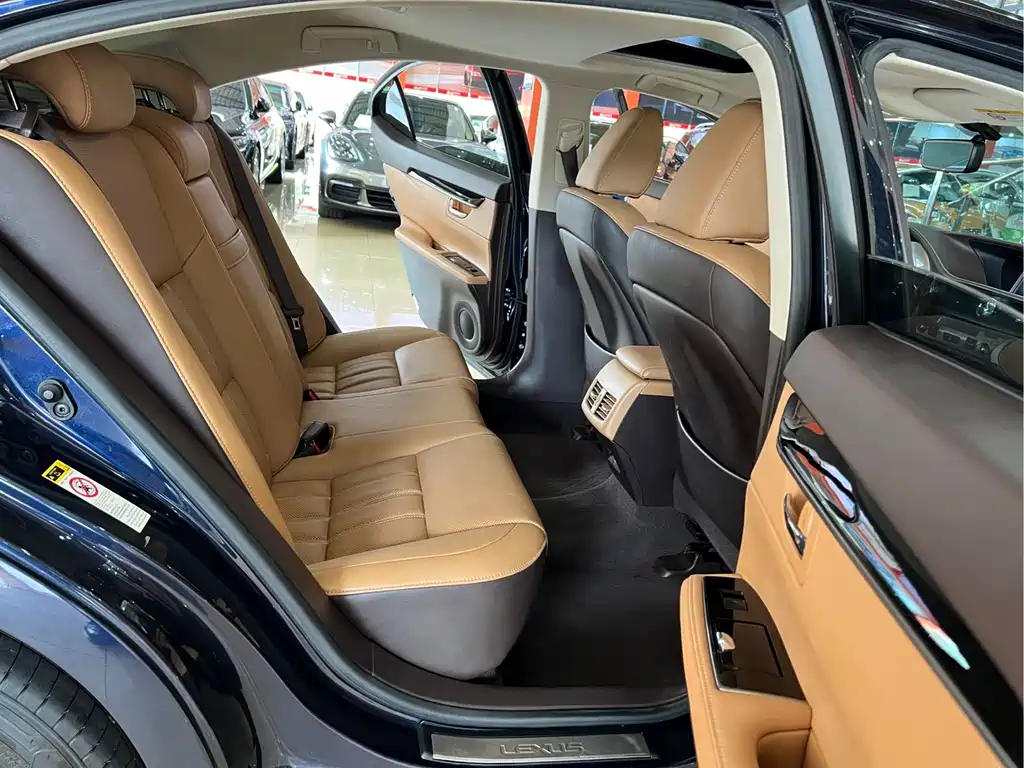 Lexus ES — миниатюра 10