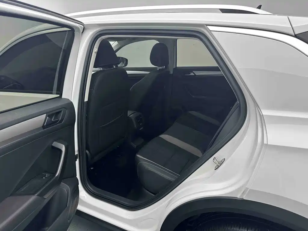 Volkswagen T-Roc — миниатюра 12