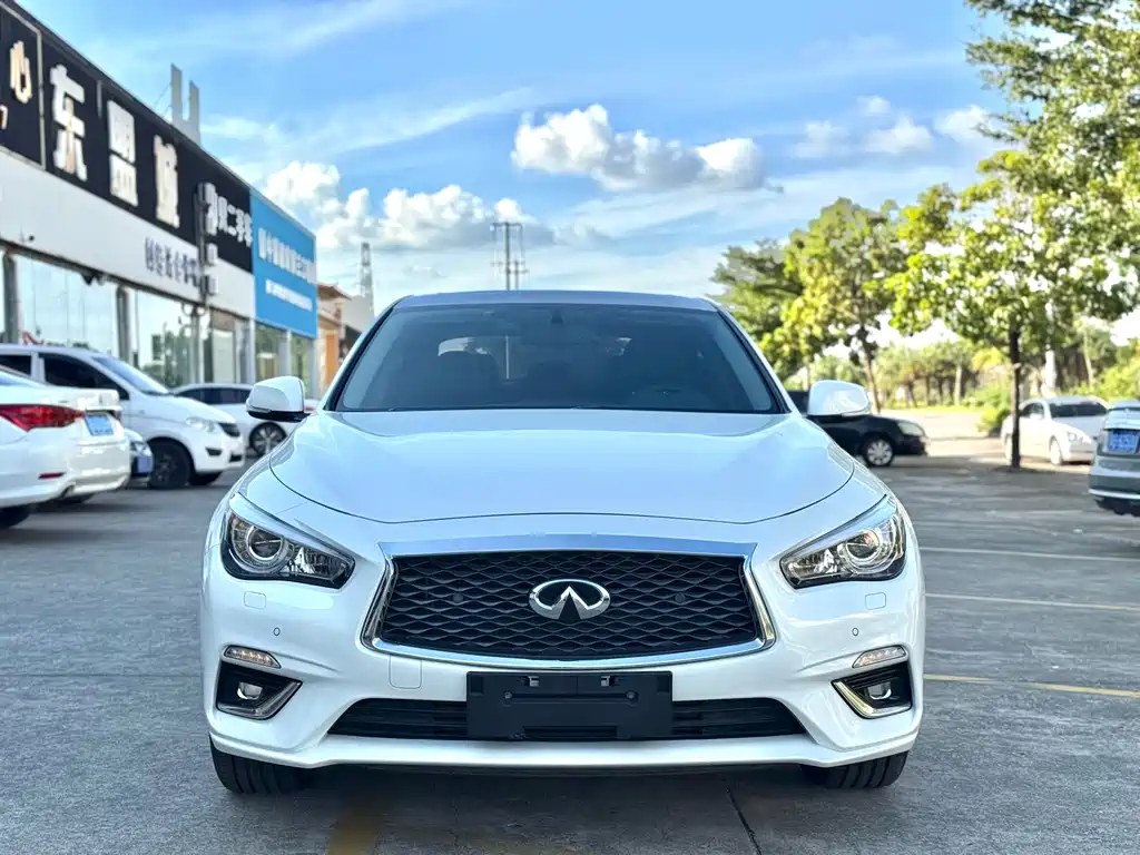 INFINITI Q50L
