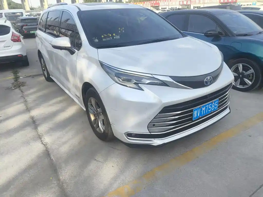 Toyota Sienna — миниатюра 3