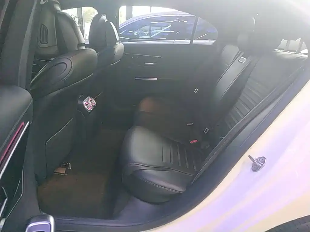 Mercedes-Benz C-Class — миниатюра 17