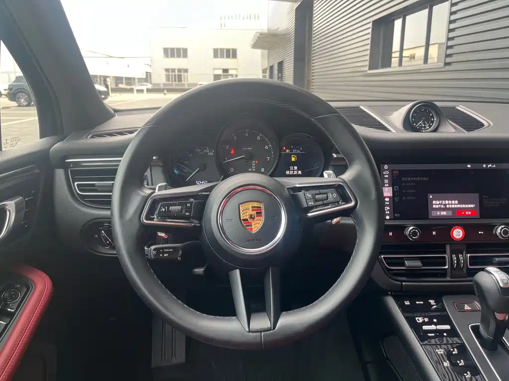 Porsche Macan — миниатюра 9