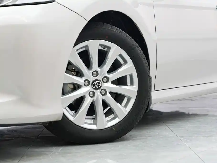 Toyota Camry — миниатюра 3