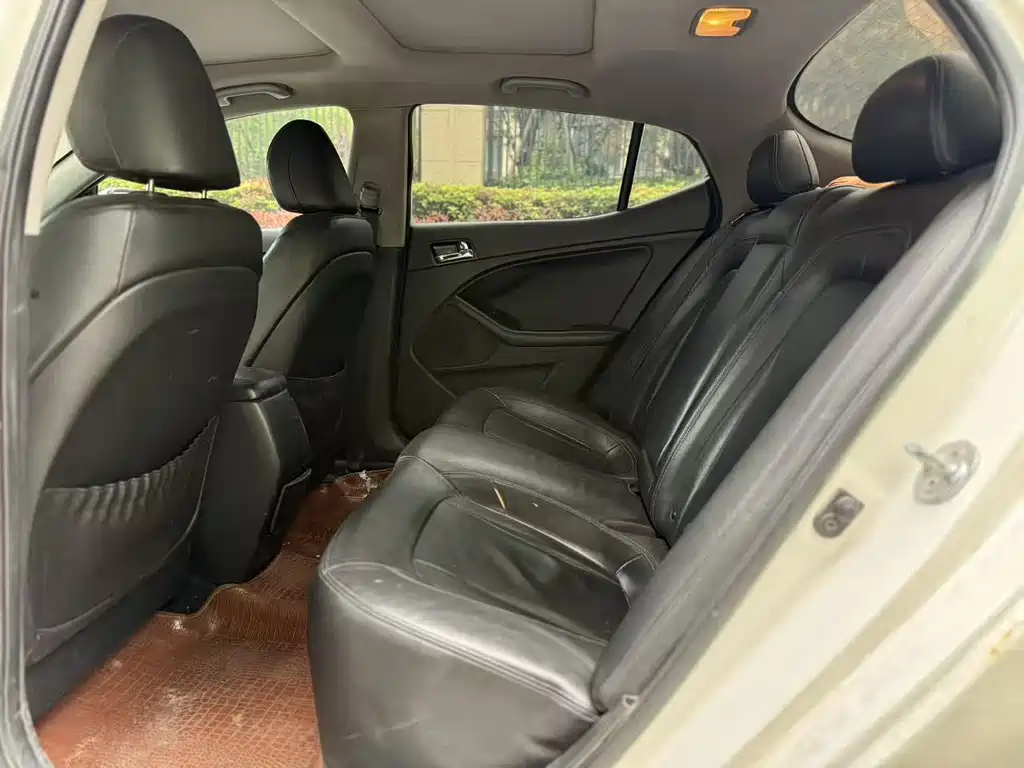Kia K5 2011 2.0L AT GL