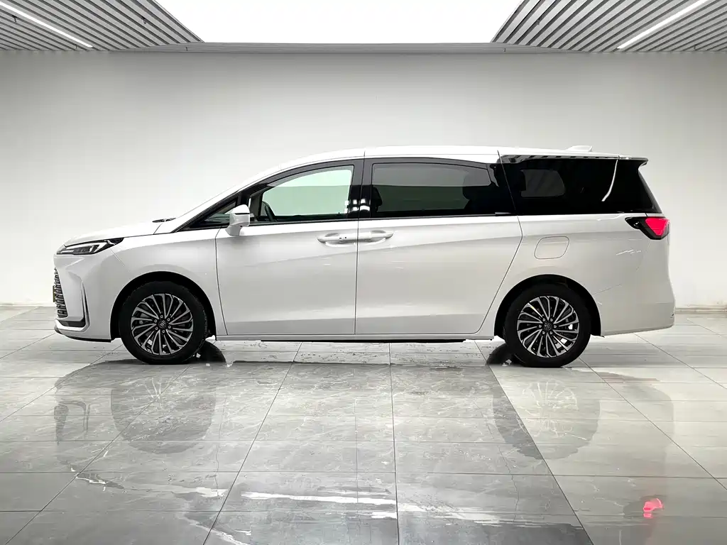 Buick GL8 Hybrid — миниатюра 7