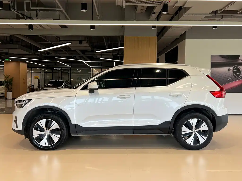 Volvo XC40 — миниатюра 3