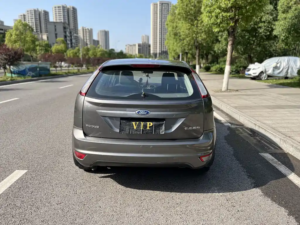 Ford Focus 2013 1.8L AT