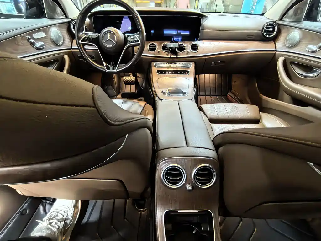 Mercedes-Benz E-Class — миниатюра 12