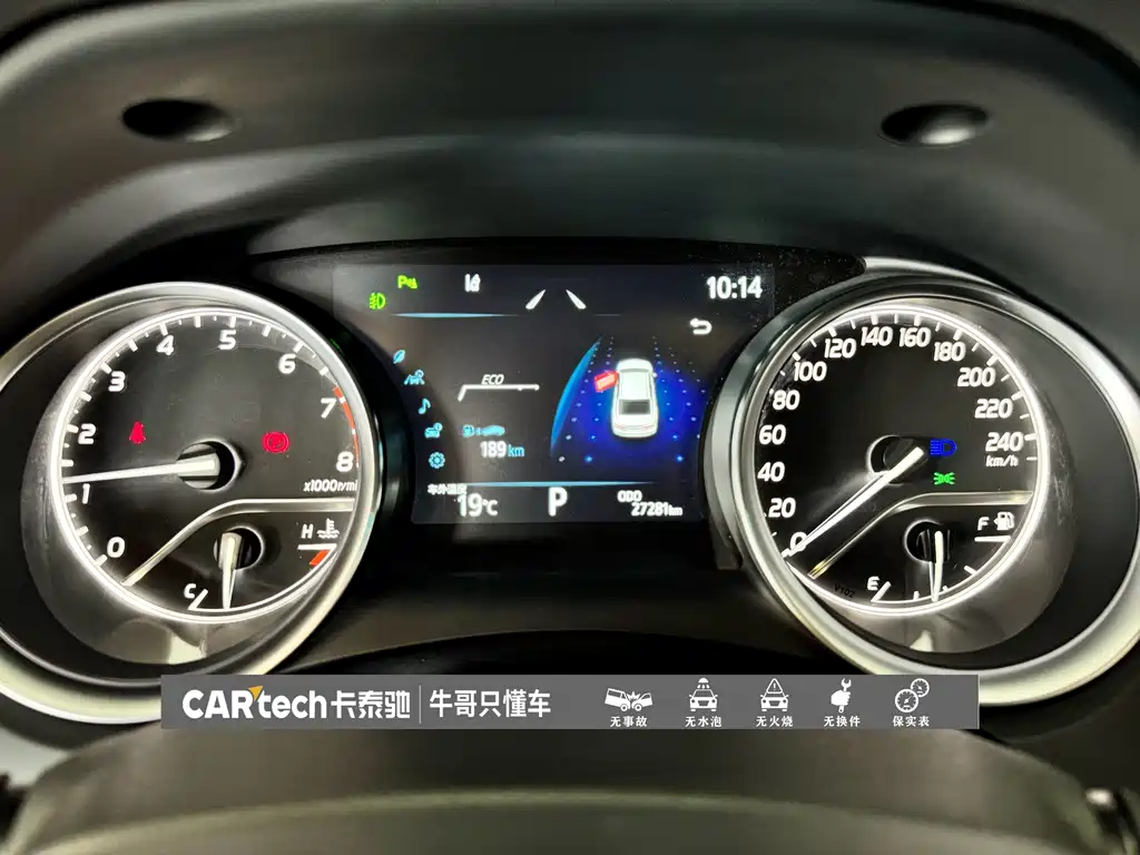 Toyota Camry — миниатюра 20