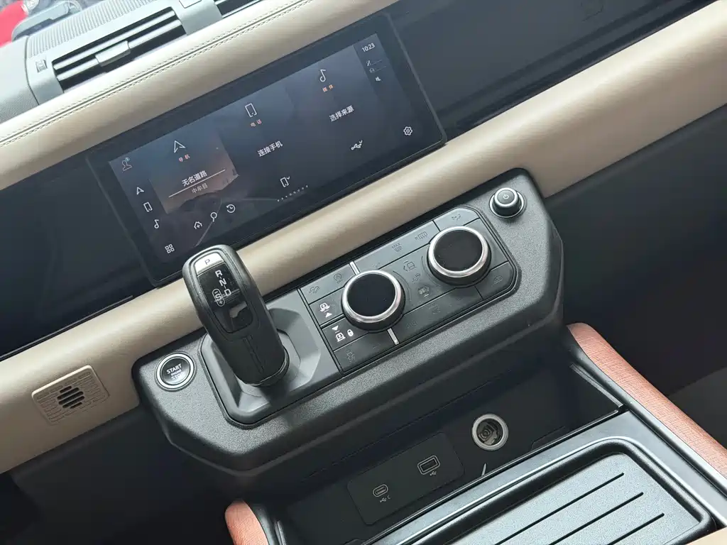 Land Rover Defender — миниатюра 10