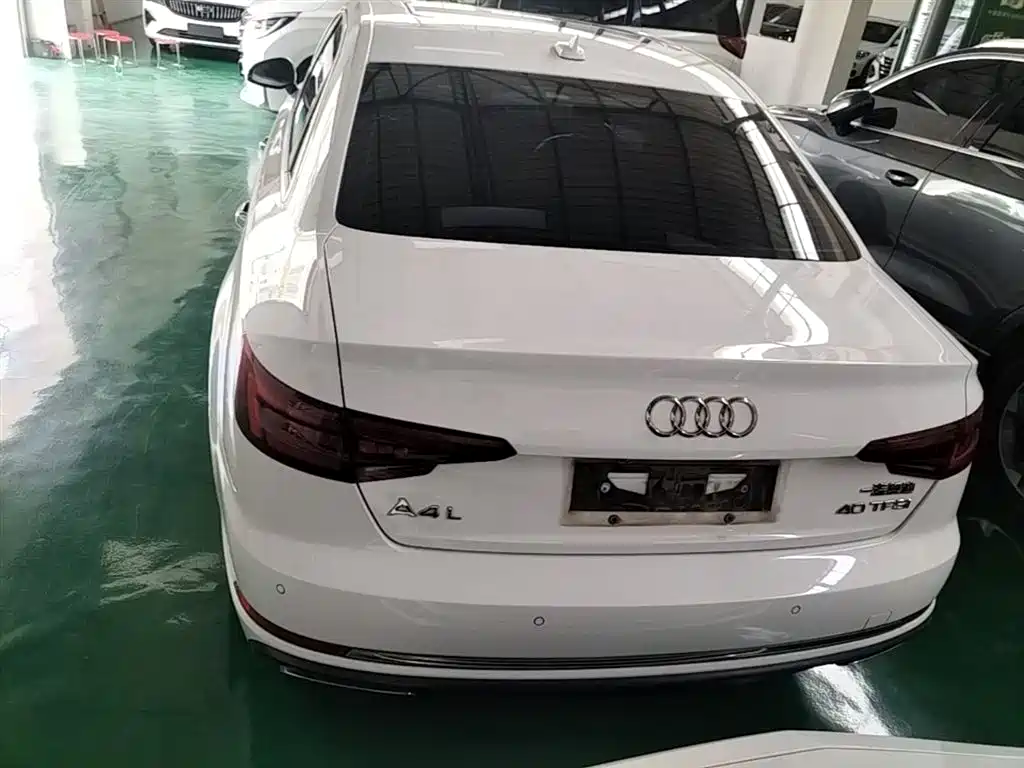 Audi A4L 2019 40 TFSI VI