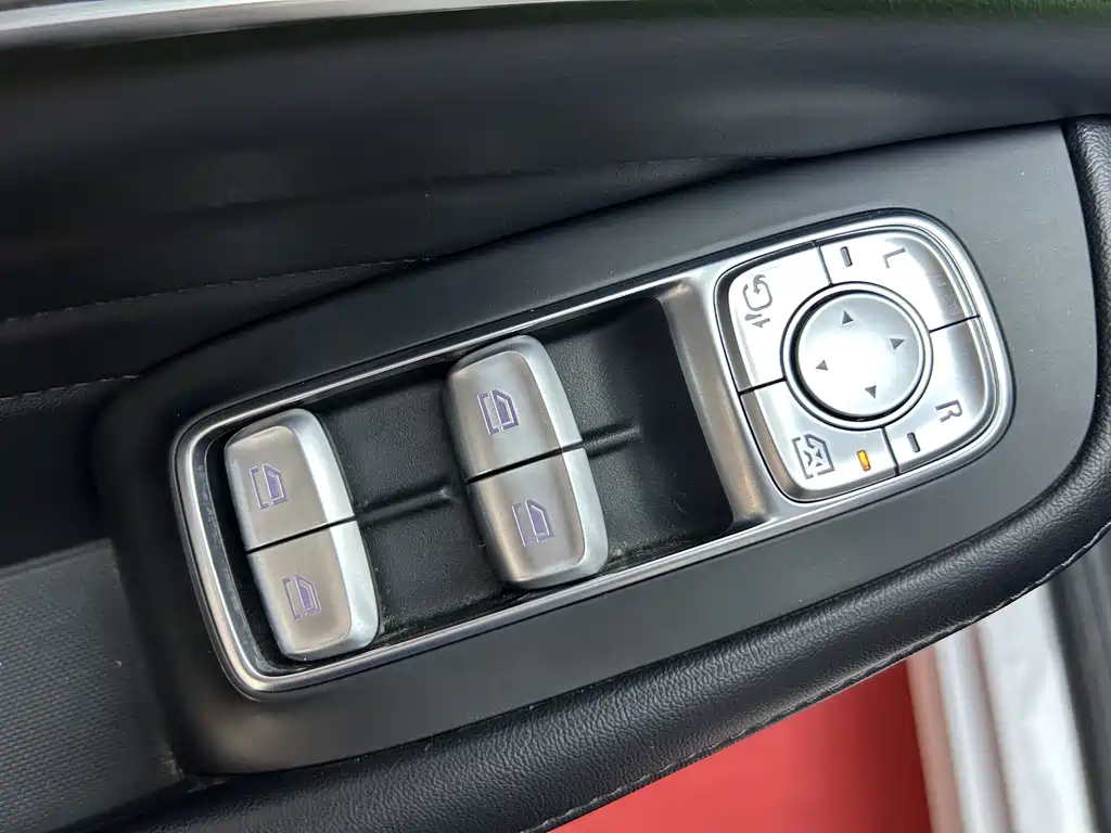 Roewe RX5 MAX — миниатюра 13