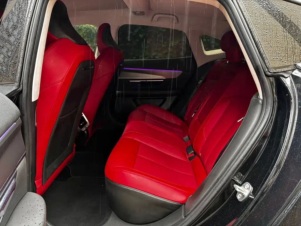 XPeng P7 — миниатюра 20